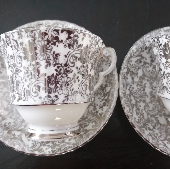 Royal  Windsor teacup and sauser - Picture 2 of 7